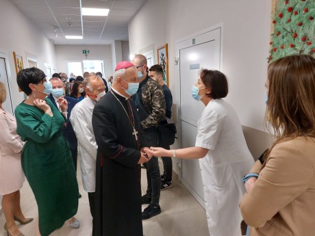 Biskup Kielecki Jan Piotrowski poświęcił nowy budynek Centrum Zdrowia Psychicznego