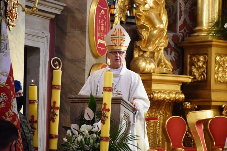 Biskup Jan Piotrowski w 80. rocznicę przemianowania ZWZ w AK: Nasza pamięć niech będzie najtrwalszym pomnikiem