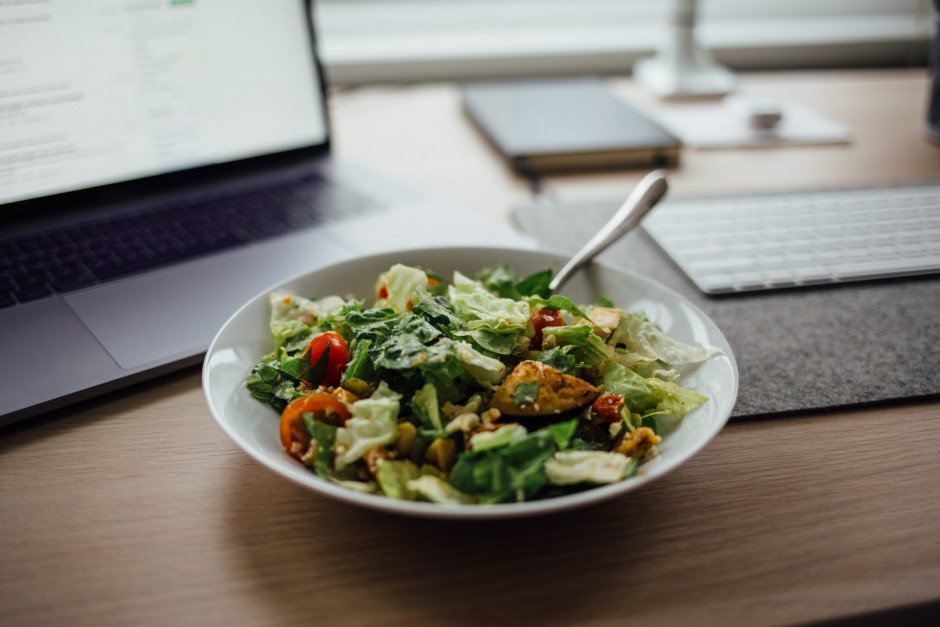 Zdrowa dieta w pracy - nawyki żywieniowe