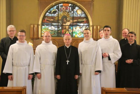 Biskup Marian Florczyk udzielił posługi akolitatu czterem klerykom
