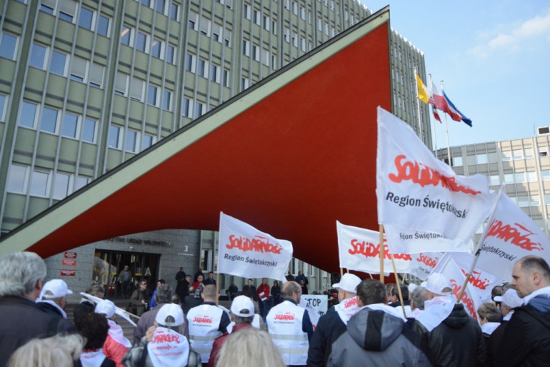 „Solidarność” protestowała przed Urzędem Wojewódzkim