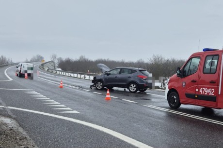 Wypadek w Piasecznie, dwie osoby w szpitalu