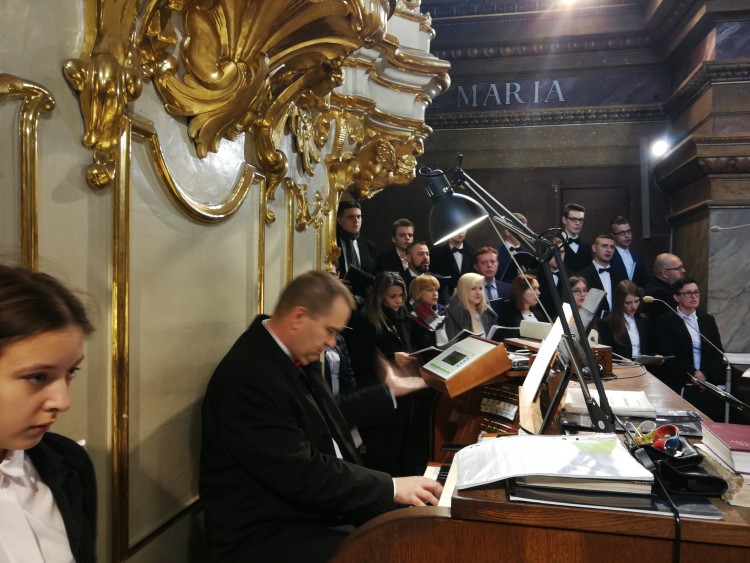 [FOTO+AUDIO] Świętowali jubileusz trzydziestolecia istnienia studium organistowskiego w Kielcach