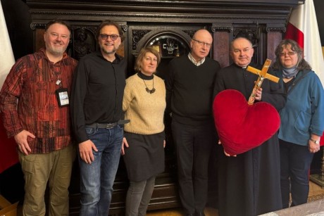 Historyczny krzyż z Włoszczowy trafi do Bursztynowego Ołtarza Ojczyzny