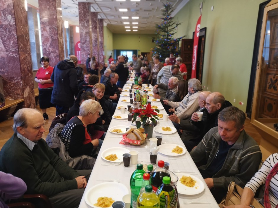 Wigilia i pomoc w innej formule. Caritas na Święta