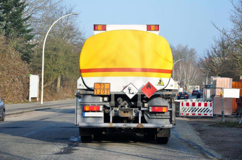 Przewóz materiałów niebezpiecznych w transporcie drogowym