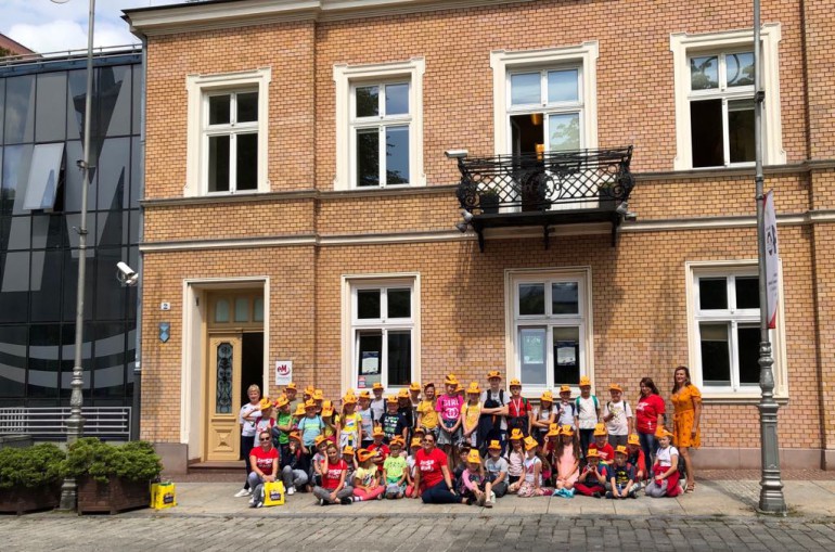 Wizyta gości z gminy Piekoszów. Dzieci zwiedzały naszą redakcję