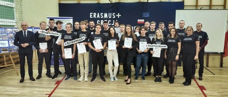 Uroczyste wręczenie Europasów i Certyfikatów dla uczniów Zespołu Szkół Ponadpodstawowych w Stąporkowie
