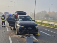 Poranny wypadek na ul. Ściegiennego. Zderzyły się trzy auta