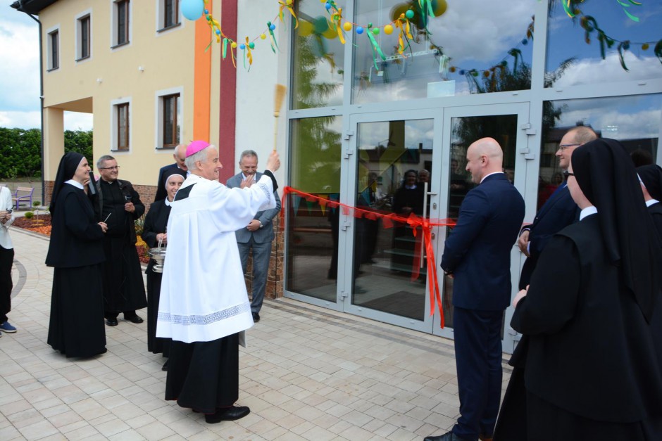 Biskup Marian Florczyk poświęcił nowy "Dom Ojca Gwidona" w Pacanowie