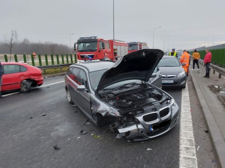 [AKTUALIZACJA] Kilkadziesiąt aut wzięło udział w karambolu