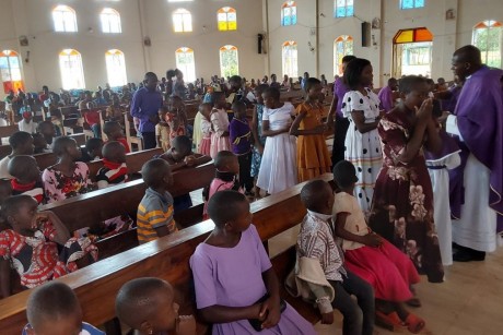 Dzieci komunijne wesprą rówieśników w krajach misyjnych