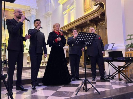 Bożonarodzeniowy koncert na Świętym Krzyżu z udziałem biskupa Andrzeja Kalety
