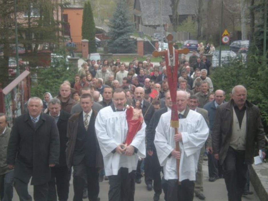 Męska procesja w Sukowie. „Emaus” na ulicach parafii