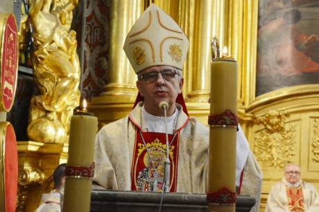 Biskup Jan Piotrowski: Tam, gdzie jest różaniec, tam człowiek jest wspaniałomyślny