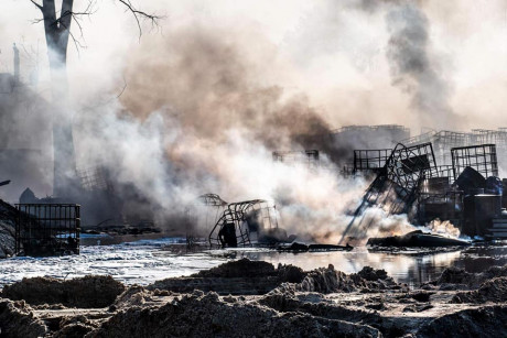 Pożar w Nowinach. „Trwają badania powietrza, gruntu i wód”