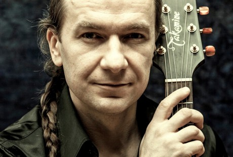 "Sztuka, która wymaga dyscypliny" - wywiad z gitarzystą Piotrem Domagałą