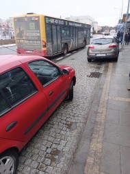 Zderzenie trzech aut na alei IX Wieków Kielc