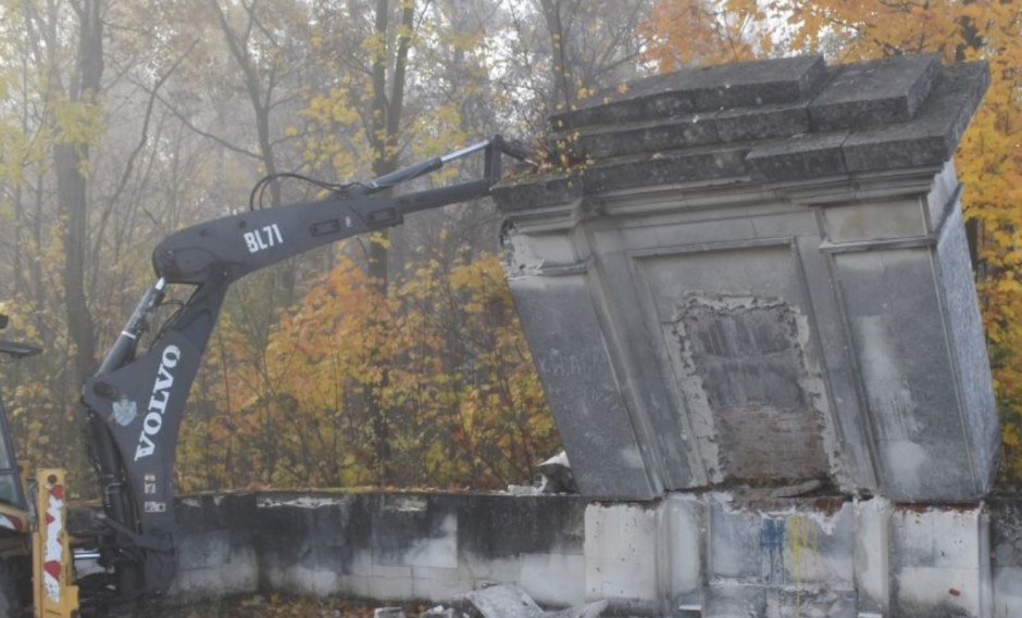 Zdemontują sowiecki pomnik w powiecie staszowskim