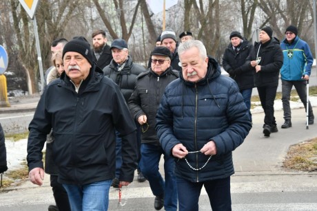 [FOTO] Z różańcem przeszli do św. Franciszka