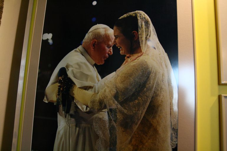 Papież z Polski bohaterem wystawy. Te zdjęcia budzą wspomnienia