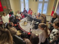 Młodzież ze szkoły w Słopcu w Radiu eM Kielce