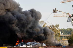 Wysypisko wciąż w ogniu, trwa posiedzenie sztabu kryzysowego. Wójt Fałkowa: 