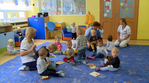 Po 30 latach przerwy w Jędrzejowie będzie publiczny żłobek. Wiceminister wręczył promesy