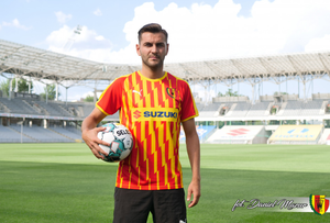 Cetnarski podpisał kontrakt z Koroną