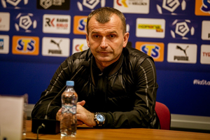 Rezerwy Korony z kolejną wysoką porażką. Grzesik z asystentem wylądowali na trybunach. Derby dla KSZO   