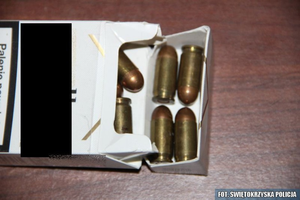 Szukali telefonu, znaleźli naboje