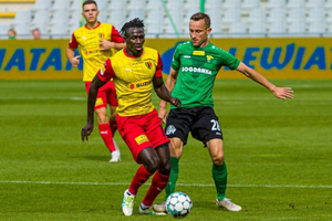 Korona gra na niezdobytym terenie wicelidera