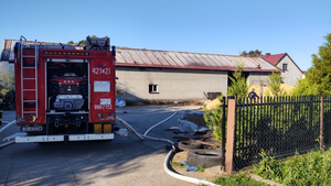 Pożar budynku produkcyjnego. W akcji siedem zastępów straży