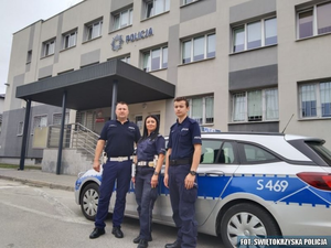 Kobieta w ciąży pilnie potrzebowała pomocy. Eskortowali ją policjanci