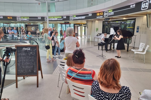 Zagrali klasykę na dworcu. Zapowiadają Świętokrzyskie Dni Muzyki Dawnej