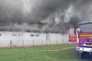 Ogromny pożar hali w Ludwinowie