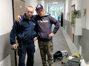 Pielgrzymowi zza granicy pomógł… dzielnicowy z Opatowa