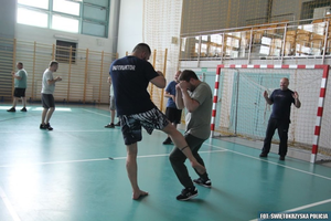 Jak bronić się przed agresywnymi pacjentami? Uczyli się tego staszowscy ratownicy