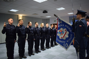 Komenda Wojewódzkiej Policji w Kielcach z nowymi funkcjonariuszami