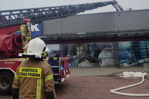 Zadymienie w skarżyskiej galerii. Na miejscu strażacy