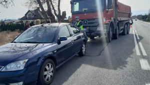 Zderzenie dwóch pojazdów w Koprzywnicy. Na miejscu są służby 