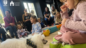 Dobrostan na czterech łapach, czyli warsztaty dogoterapii w Muzeum Zabawek 