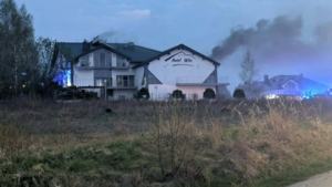 Płonie sala bankietowa w Krajnie Drugim. Dwie osoby poszkodowane