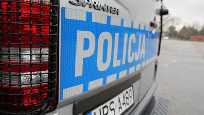 Przewoził kolegę „na masce”. 18-latek spadł i doznał poważnych obrażeń