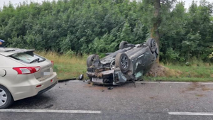 Poważny wypadek w Bilczy. 31-latek na hulajnodze zderzył się z oplem
