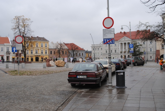 Czerwone światło na Rynku dla piratów drogowych