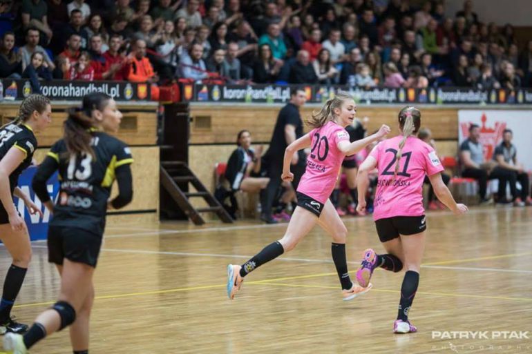 Korona Handball dwukrotnie lepsza od pierwszoligowców