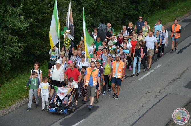 Blisko Jasnej Góry. Pielgrzymi doszli do Mstowa