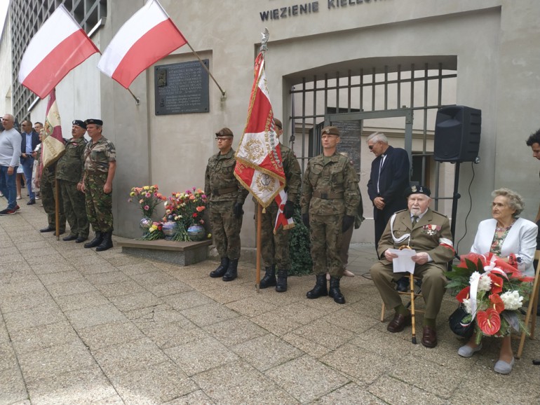 [GALERIA + VIDEO] Uczcili bohaterów rozbicia więzienia UB