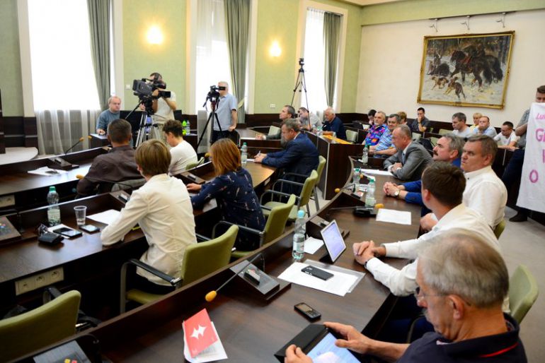 Radni wyrazili zgodę na przyznanie pieniędzy na wymianę murawy